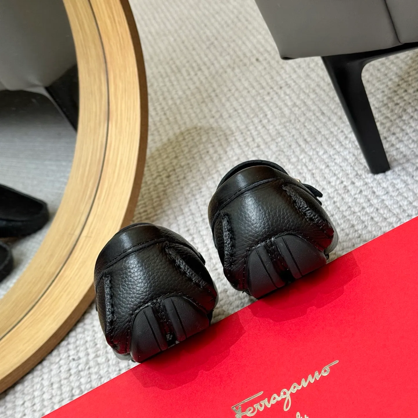 Men's men's shoes 💰420 (Yangli) Ferragamo 〰Ferragamo 2⃣️0⃣️2⃣️5️⃣ New series 👊🏻 Upper 🇮🇹 Italian imported calfskin, original outsole molding. Water-dyed sheepskin lining. The identity of every successful man is set off, and the upper and lower shoes are elegant and stable🚶🏻🚶🏻The high-end custom counter original replica is an eternal classic🔍️Number of codes: 38-46 with counter packaging